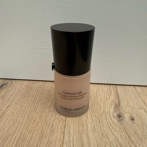 Giorgio Armani Luminous Silk Foundation
